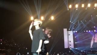 [FANCAM] BTS in Bangkok Thailand Jhope interact with fan