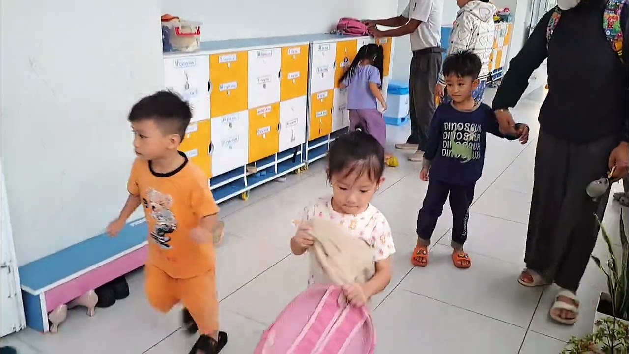 LISA TAN TRƯỜNG ĐƯỢC ÔNG NGOẠI ĐÓN VỀ 