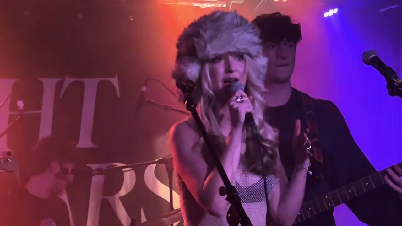 XL PONCHO - Fester, live at The Victoria, Dalston, London