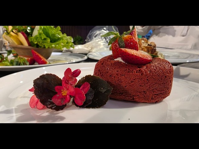 Kek për Shën Valentin me luleshtrydhe,rizoto me luleshtrydhe dhe fileto pule role/Receta nga Reranxi