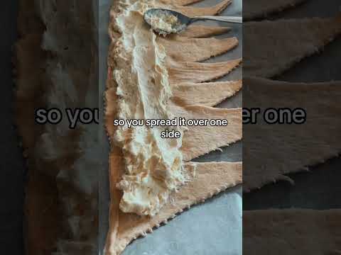 This cheesecake crescent