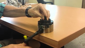 Oneway Tutorial: Woodworm screw in a Oneway Chuck