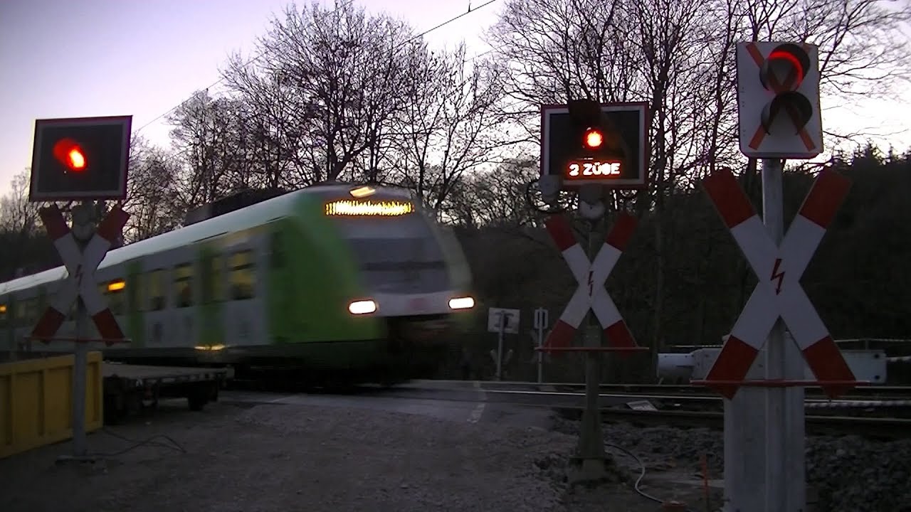 Spoorwegovergang Velbert (D) // Railroad crossing // Bahnübergang