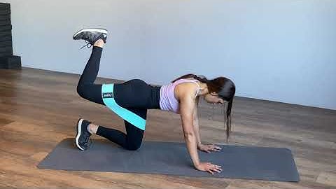 Glute Kickbacks (Right) with Resistance Band – Booty Band Exercises – Zaksy.com