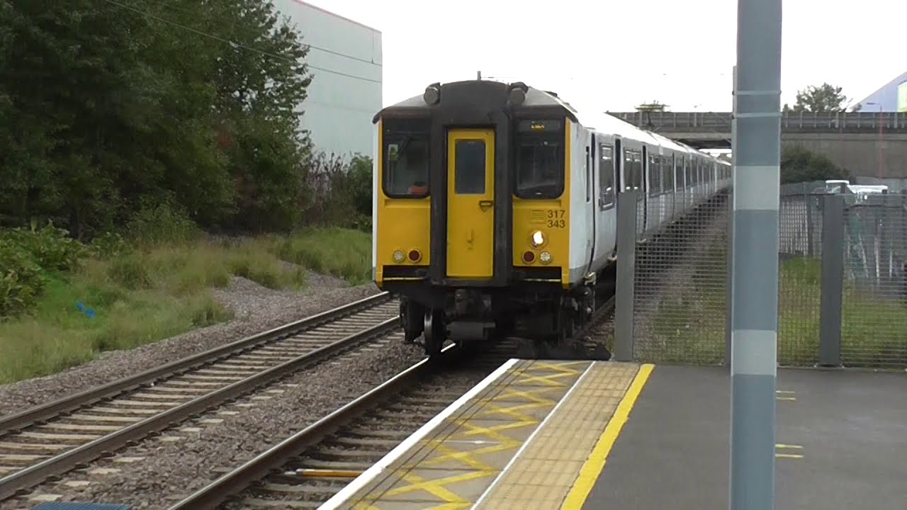 Trains at Waltham Cross Station 20/10/2020