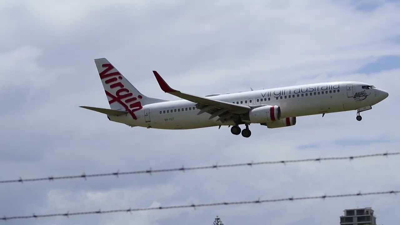 Landing 🛬 VirginAus 14 OOL - Windy after rainstorm! #deanosaviation25 #planespotting #b737800 