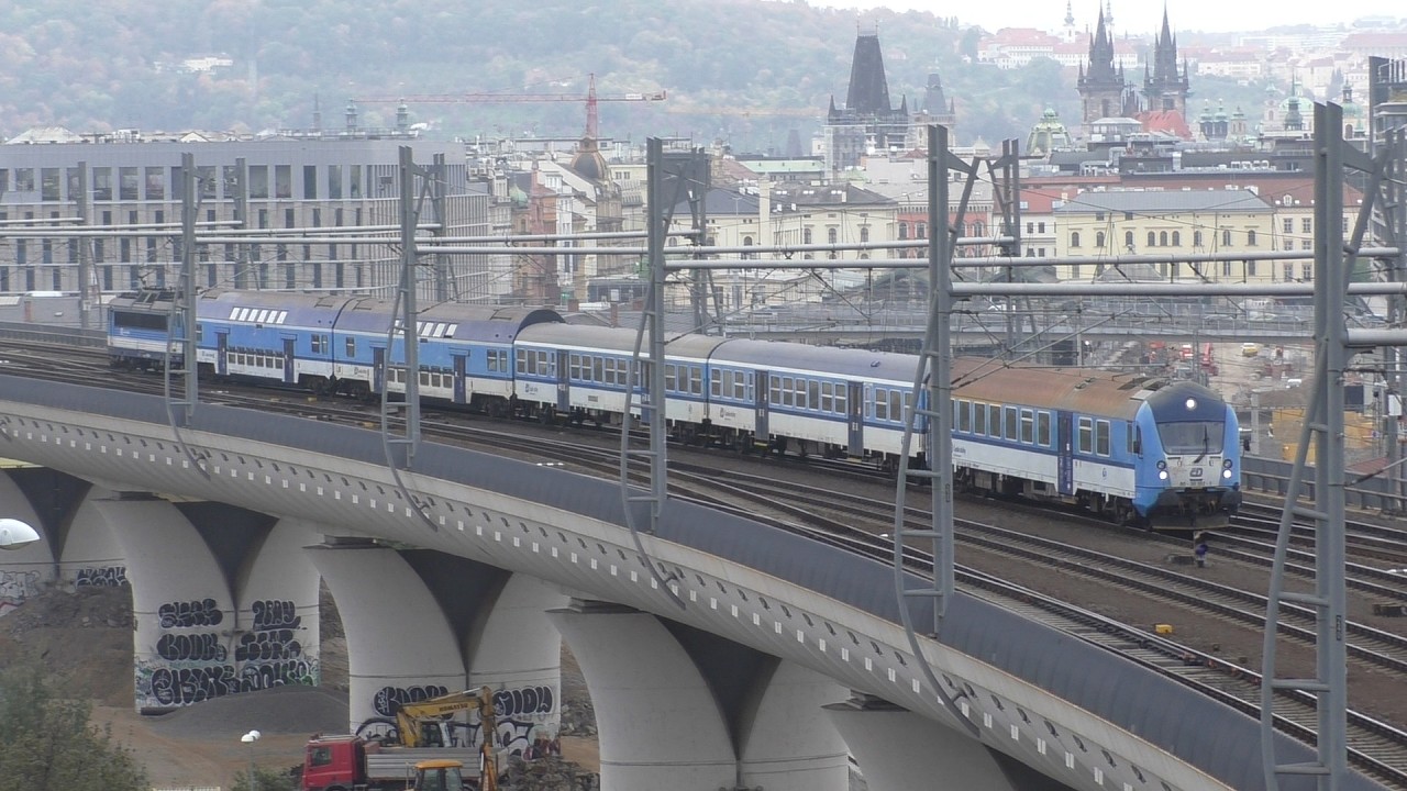 Odd Train Combo: 3 x Single Deck Cars + 2 Double Deck Cars + Electric ...
