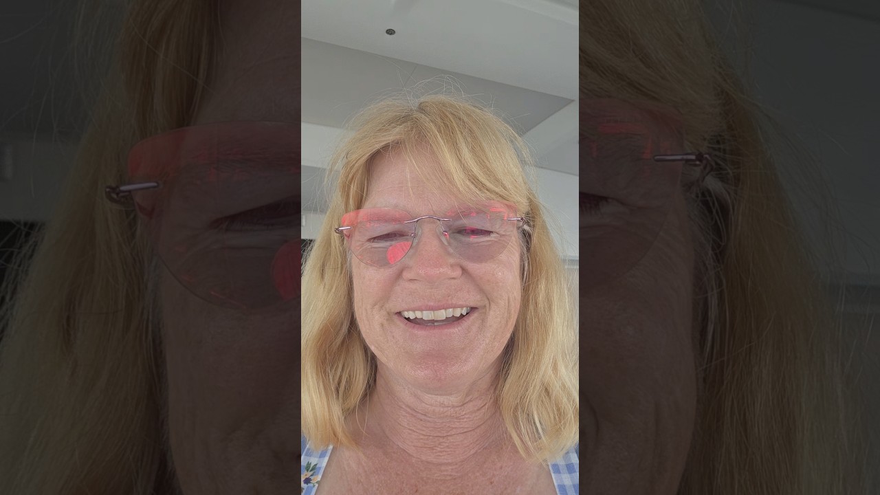 ⁣House boat move!   Let's hear it for a woman tow boat driver too!  #womentowboatoperator