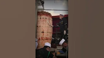 اكبر شيش شاورما بلعالم بوزن 3 اطنان كربلاء المقدسه خدمة الحسين ع 