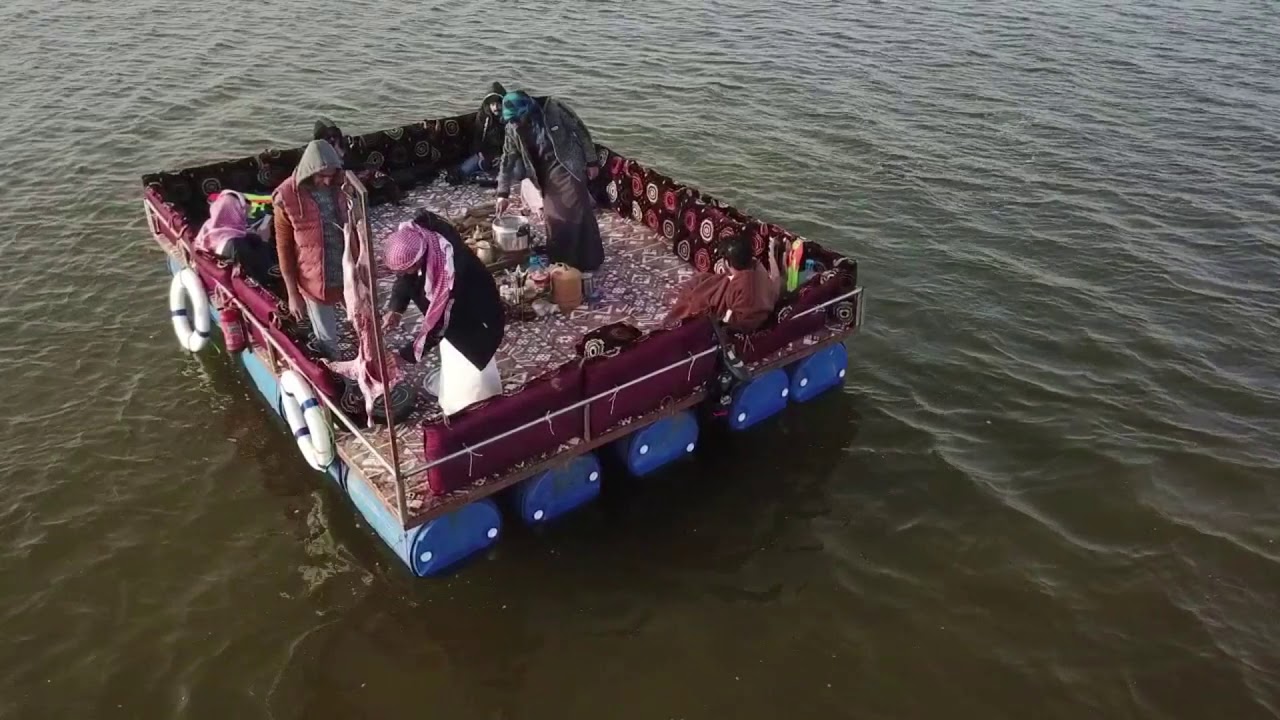 كشته في بحيرة العوشزية على قارب بالقصيم  