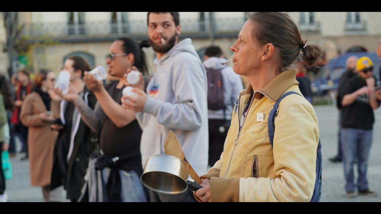 ⁣La casserolade contre les politiques français : "Le pays veut installer un rapport de force&