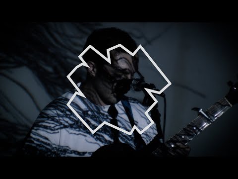 حاج حاجی اجرای زنده