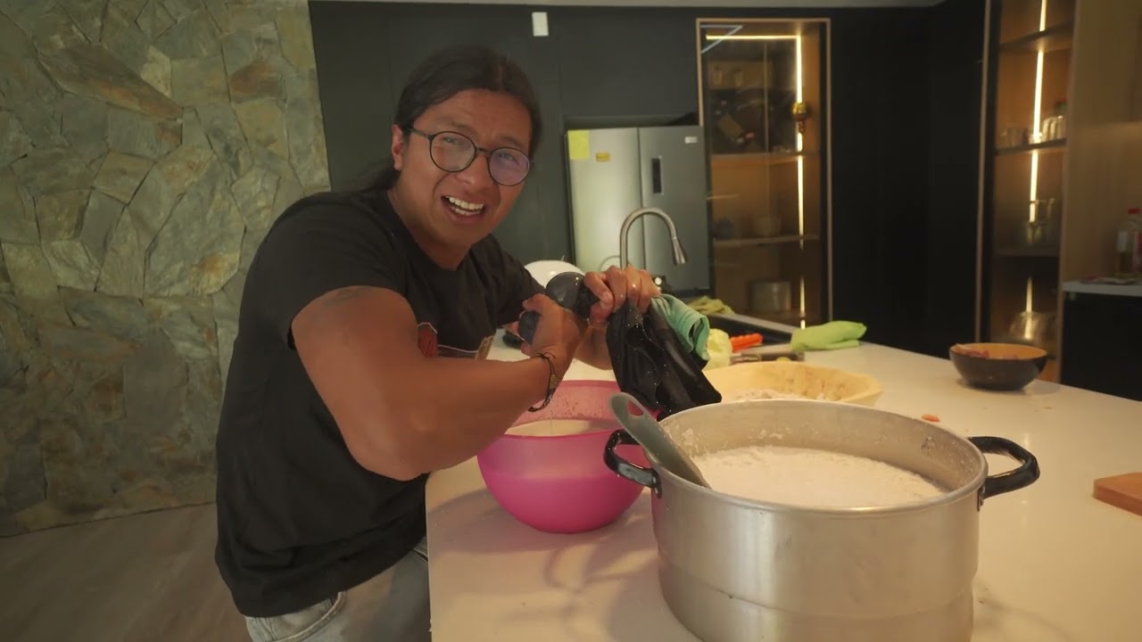 Un día con nosotros  cosechando cocos😱🥥