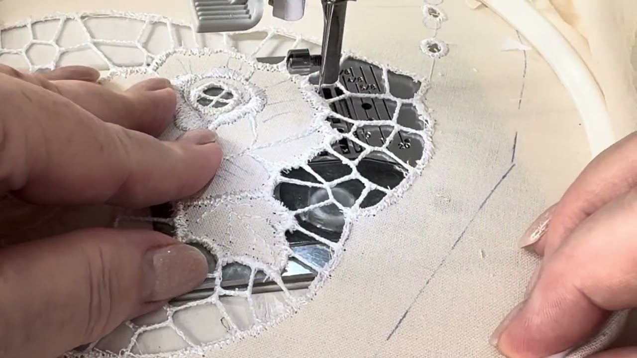 2. Х/Б Скатерть с вышивкой в технике #ришелье Домашний текстиль.