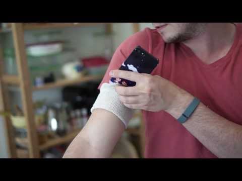 Make a Smartphone-Holding Exercise Armband Out of a Sock