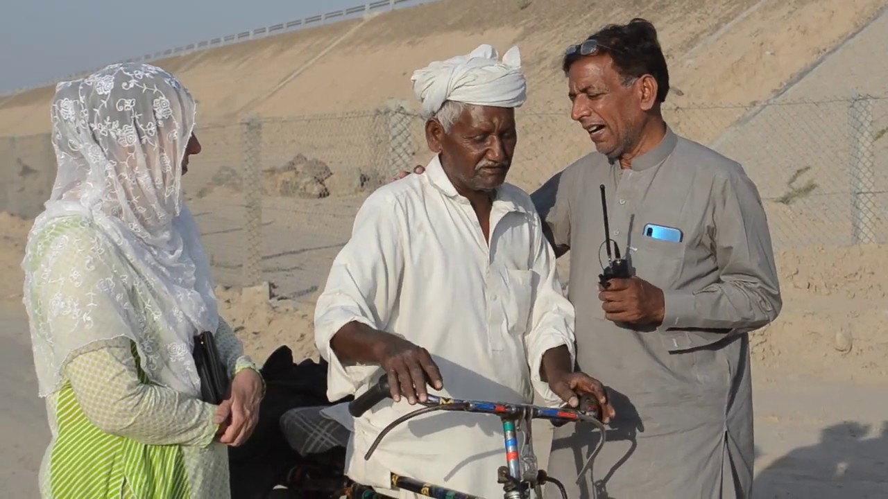 A Great Old Man Gives Mobile Stitching Service on Roads | Rah-e-Insaniyat