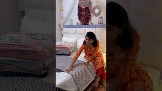 Chhavi India Mixed & Matched Bedsheet Set with Reversible Comforter