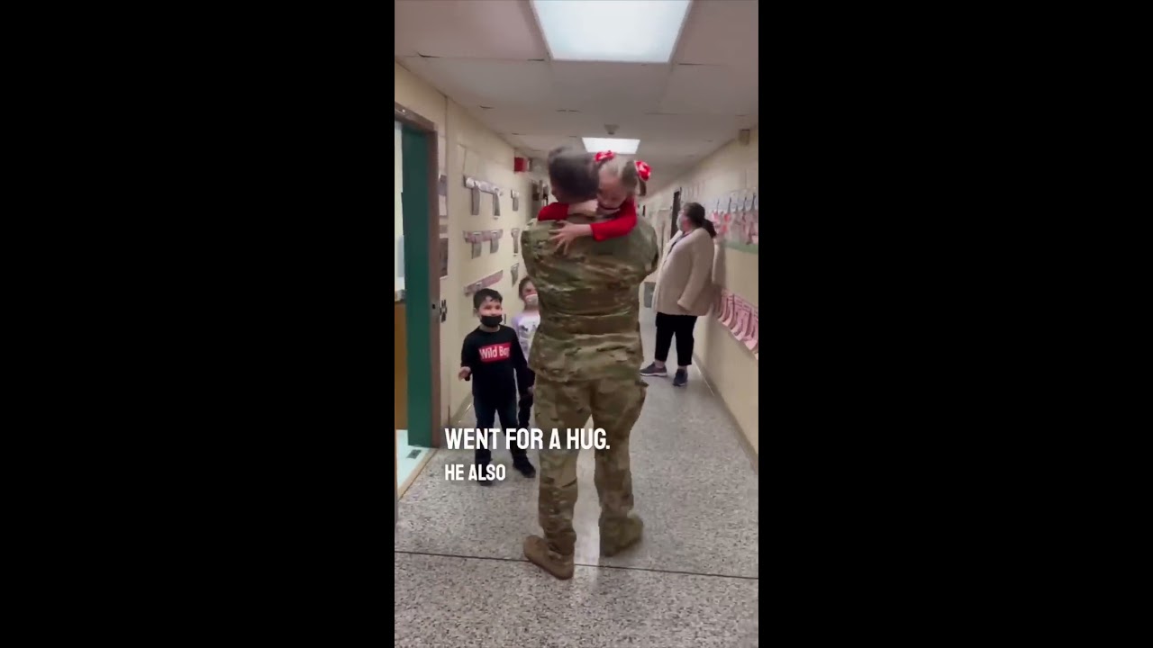 He Came Home From The Military To Surprise His Daughters At School 