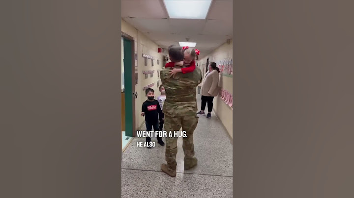 He came home from the military to surprise his daughters at school 👏❤️