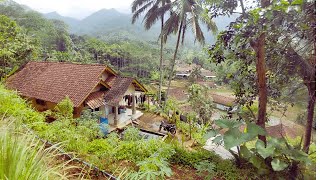 Masya Alloh..berjalan dikampung terpencil tertinggi ini serasa berada diatas atap rumah tetangga.