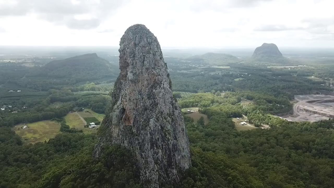 Glasshouse Mountains - Mount Coonowrin