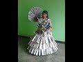 16 modelos de vestidos con papel periódico