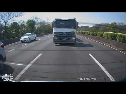硬是要擠~~國道警察卻說看不出來沒有維持車距??
