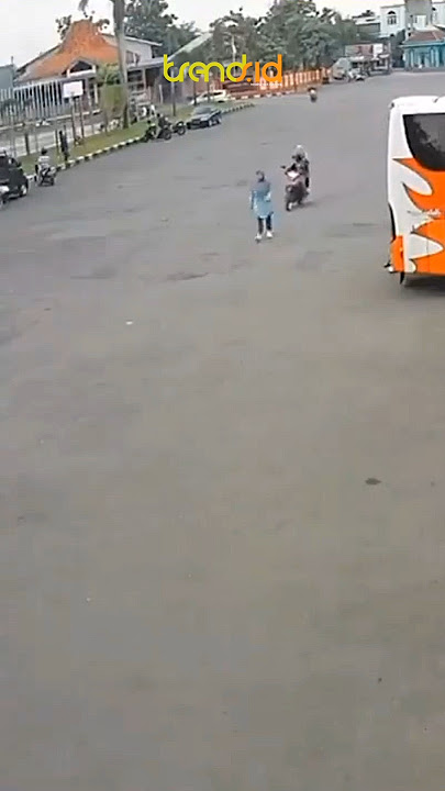 KETIKA WANITA BERKENDARA