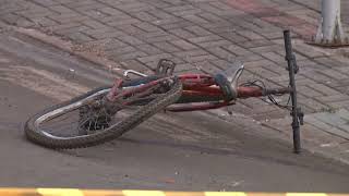 Acidente entre um caminhão e uma bicicleta tira a...