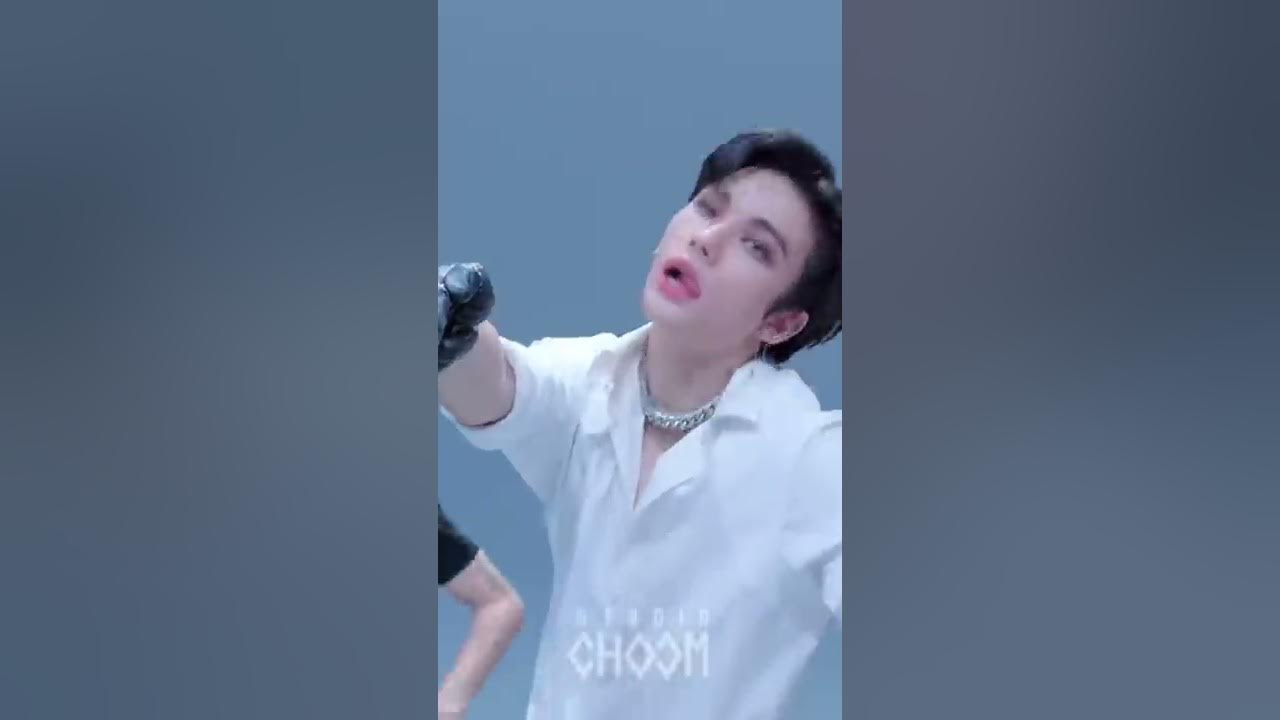What they showed vs. What he did #hyunjin #straykids #skz #straykidsedit What they showed vs. What he did #hyunjin #straykids #skz #straykidsedit