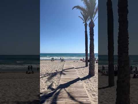Playa de San Juan, Alicante | Arena fina y un largo paseo marítimo