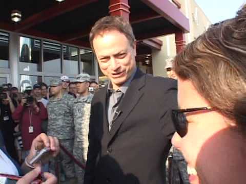 Gary Sinise Arrives in Columbus