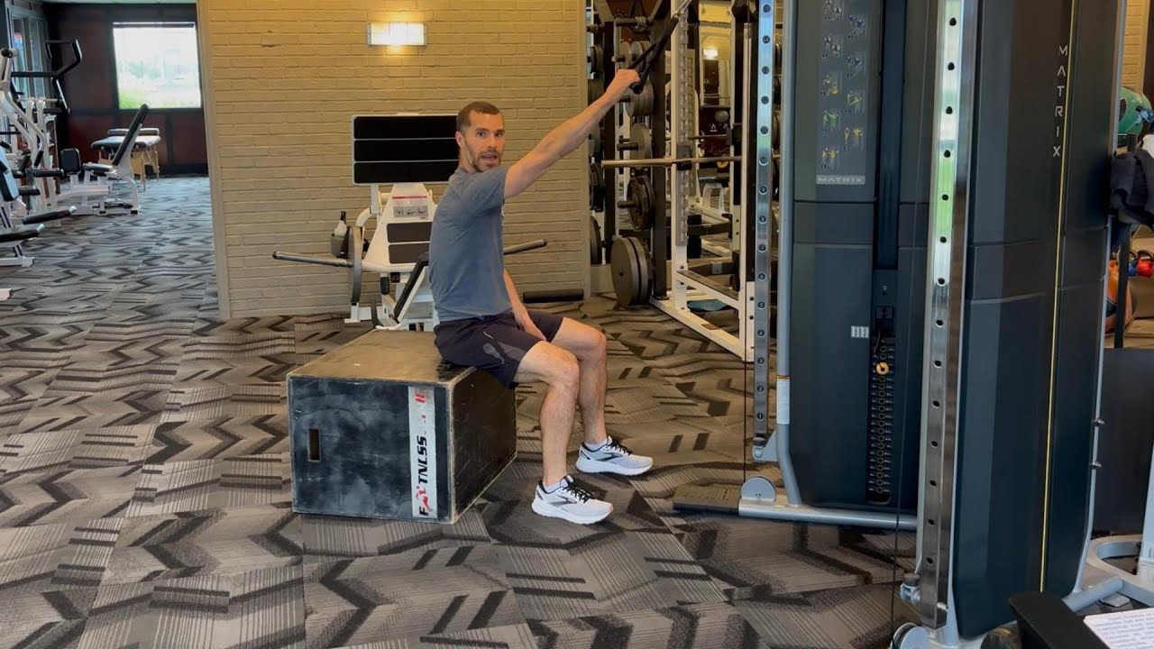 High Seated 1 Arm Lat Pulldown - YouTube