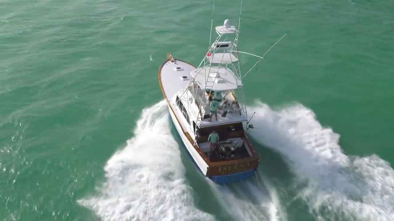 EAST OF THE PALM BEACHES THE WORLD'S MOST BEAUTIFUL SPORTFISHING BOATS FROM THE AIR IN THE BAHAMAS
