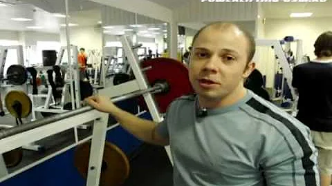 Приседания со штангой - как расположить гриф на плечах