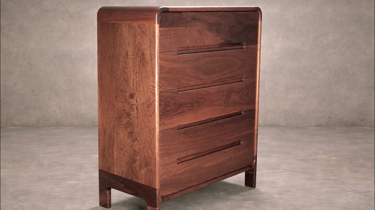 Моя лучшая работа на сегодняшний день — комод из орехового дерева с изогнутыми краями.