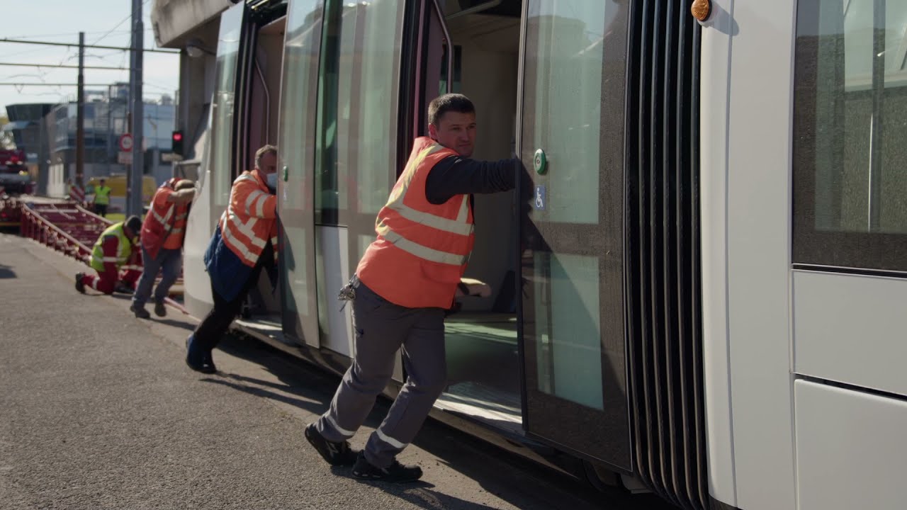 Retour en images sur la livraison et le déchargement de la 1ère des 17 nouvelles rames Citadis !