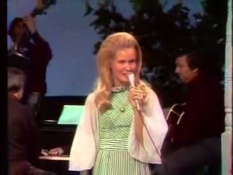 Lynn Anderson I Beg Your Pardon I Never Promised You A Rose