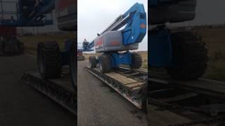 TruckersLoading an Aerial lift onto a RGN