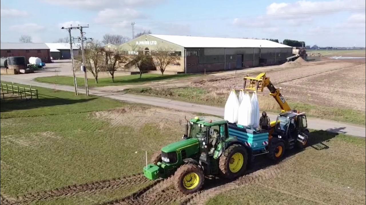 Fertiliser spreading John Deere 6930 premium and sulky spreader JCB 53170 YouTube