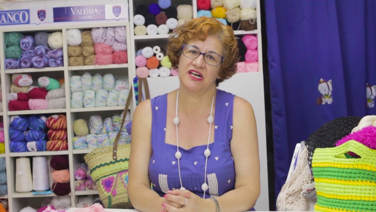 Pañuelo de pico con dos agujas