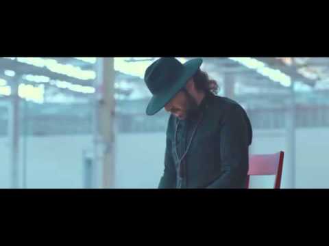 Melis Kar Ft Halil Sezai – Yalnız Masal