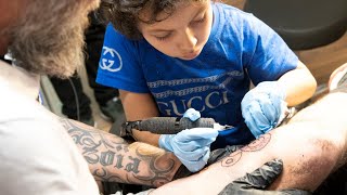 A Moudon, des enfants tatouent leurs parents