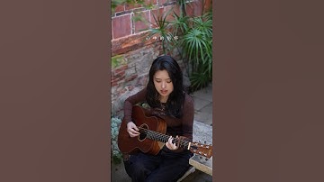 Thumbnail of 闽南语歌曲情话在心内翻唱。 Douyin chinese girl singing & Beautiful woman singing #音樂 #翻唱 #經典老歌 #懷舊歌曲翻唱 #cover