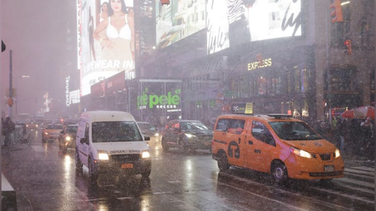 Snow squall covers New York in a sudden dusting of snow - YouTube