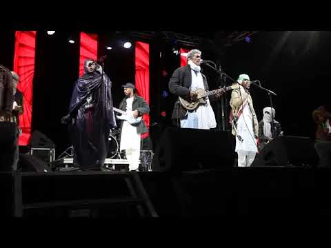 Tinariwen IOI live  Tamnarasset Yennery 6