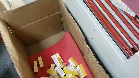 Shrink film packaging machine with heat tunnel for small boxes