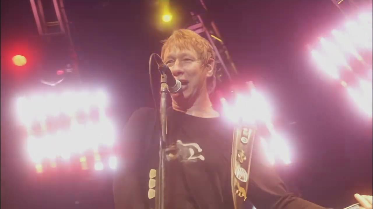 Status Quo - Rockin' All Over The World (Just Doin' It Live) Status Quo - Rockin' All Over The World (Just Doin' It Live)