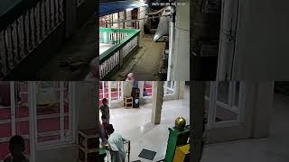 Download Lagu Detik-detik sandal hilang di masjid #shorts MP3 Download Lagu Detik-detik sandal hilang di masjid #shorts MP3