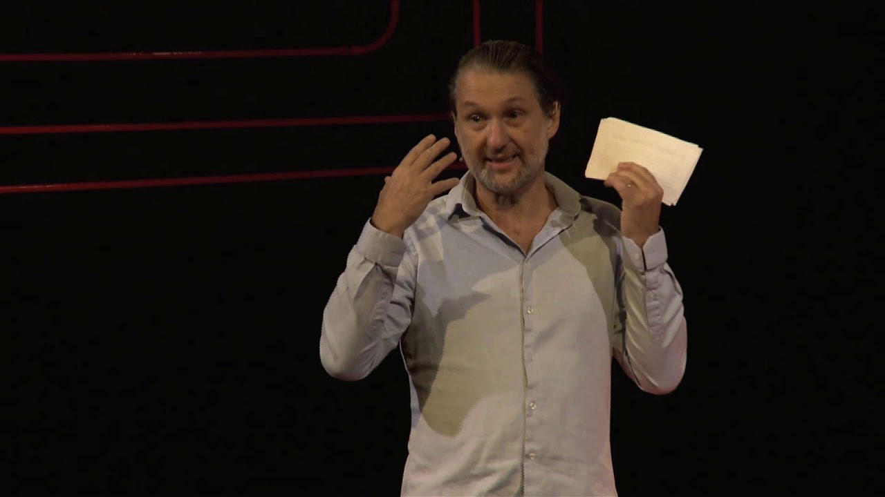 Vale la pena comunicar la realidad?  | Martín Pallares | TEDxQuito